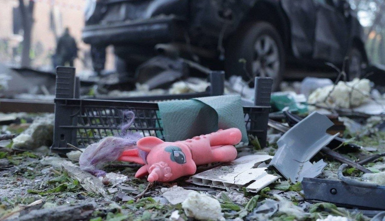 Кількість жертв від удару РФ по Дніпру різко зросла, є зниклі безвісти: що відомо